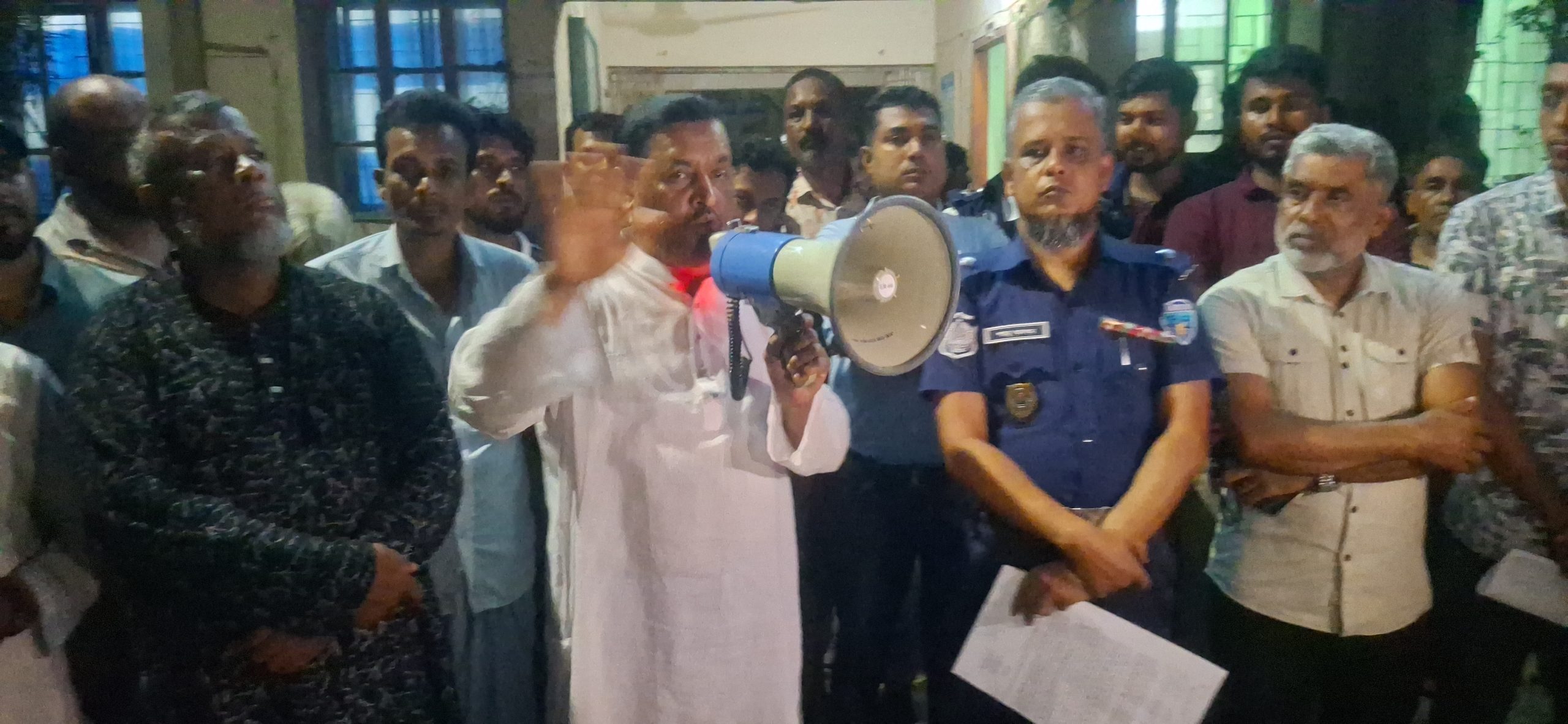 হাইমচরে ৯ স্পটে পুলিশের সাঁড়াশি অভিযানে ৪৮ কিশোর আটক, অভিভাবকদের তুলোধুনো করলেন ওসি শাহ আলম