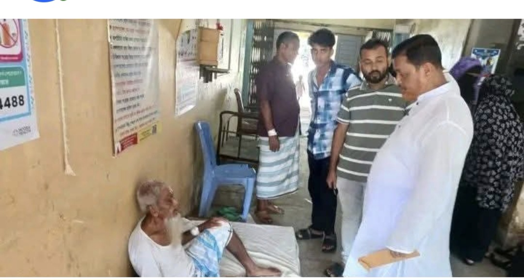 রোগীদের ভোগান্তির খবর পেয়ে হাইমচর স্বাস্থ্য কমপ্লেক্সে ছুটে গেলেন বিএনপি নেতা মাজহারুল ইসলাম শফিক পাটওয়ারী