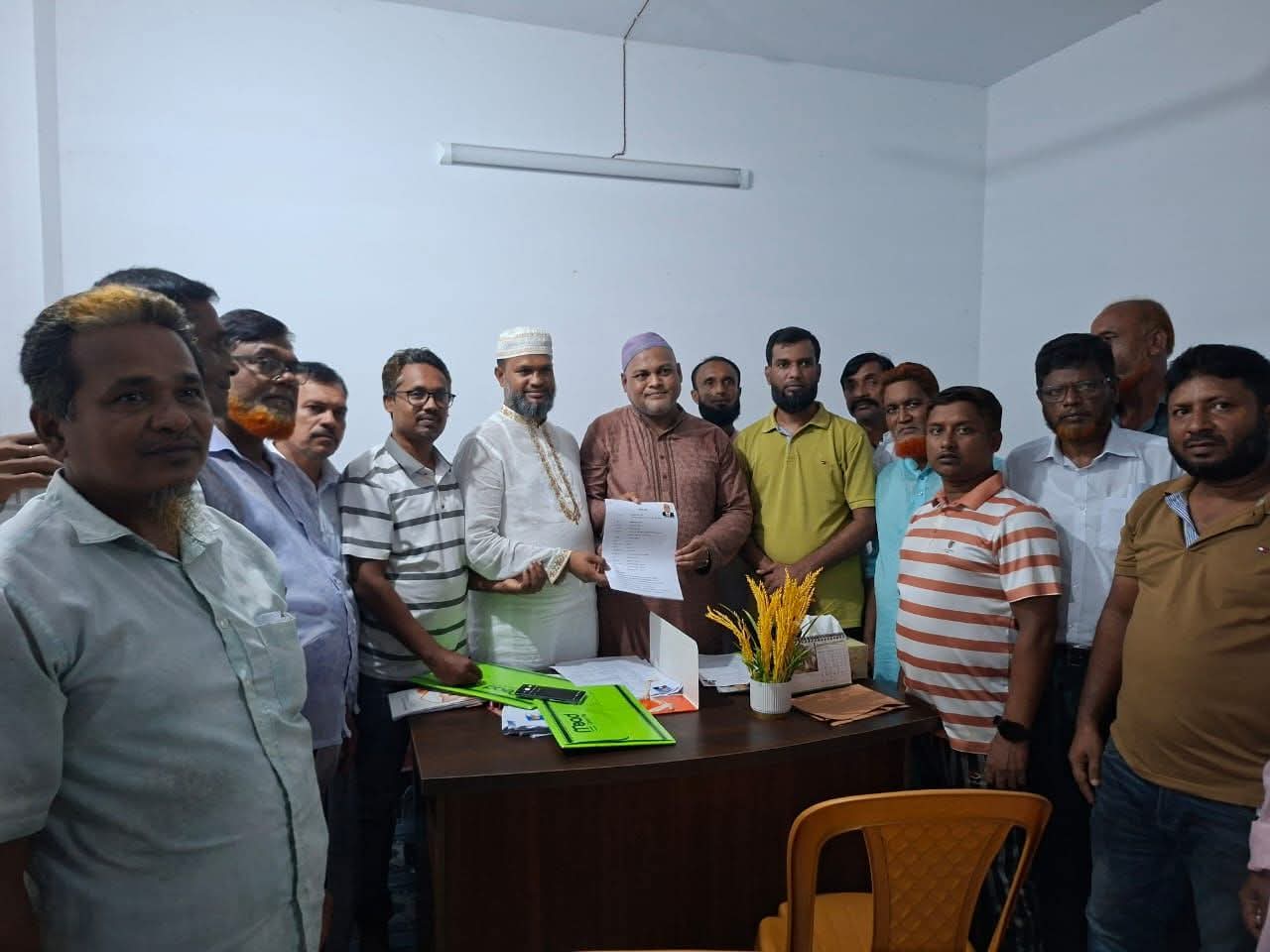 চাঁদপুর সদরের ১নং বিষ্ণুপুর ইউনিয়নে চেয়ারম্যান পদে মনোনয়ন প্রত্যাশী এডভোকেট মাহমুদ হাসান কবিরের জীবনবৃত্তান্ত জমা
